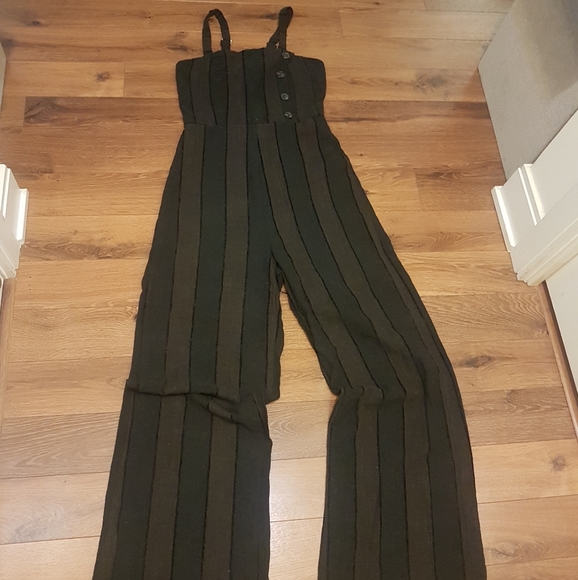 Linen Jumpsuit.  Size Sm/Med. - Picture 2 of 10